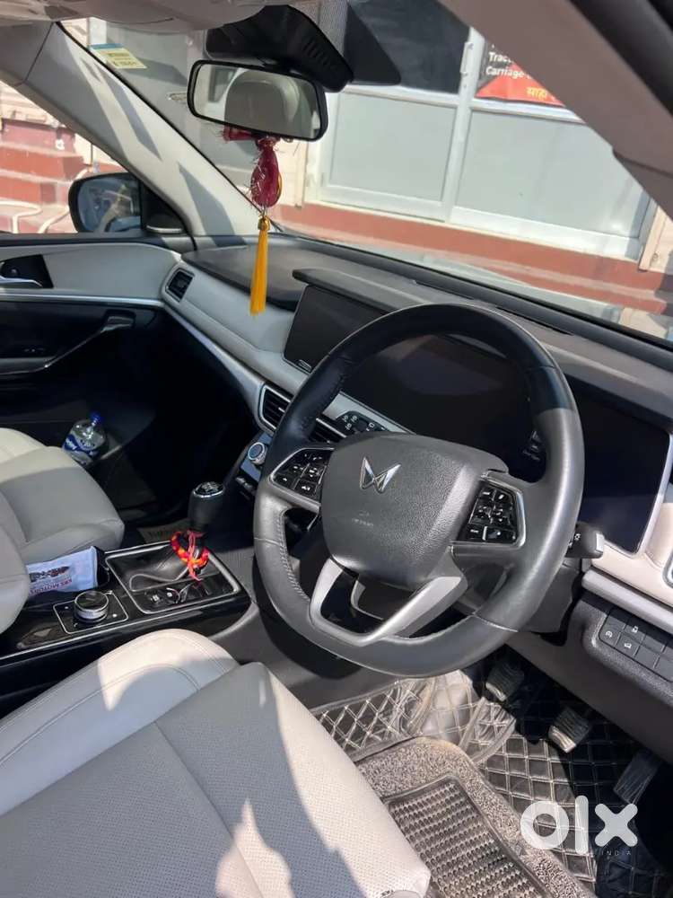Mahindra Xuv700 2023 Diesel 27000 Km Driven