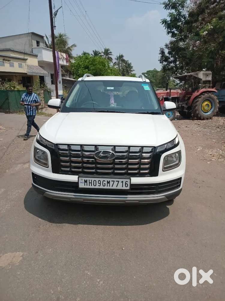 Hyundai Venue 2023 Petrol 15000 Km Driven