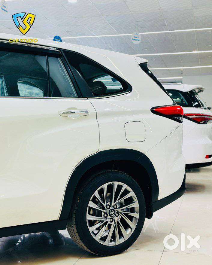 Toyota Innova Hycross 2.0 Zx (o) Hybrid 7 Str, 2024