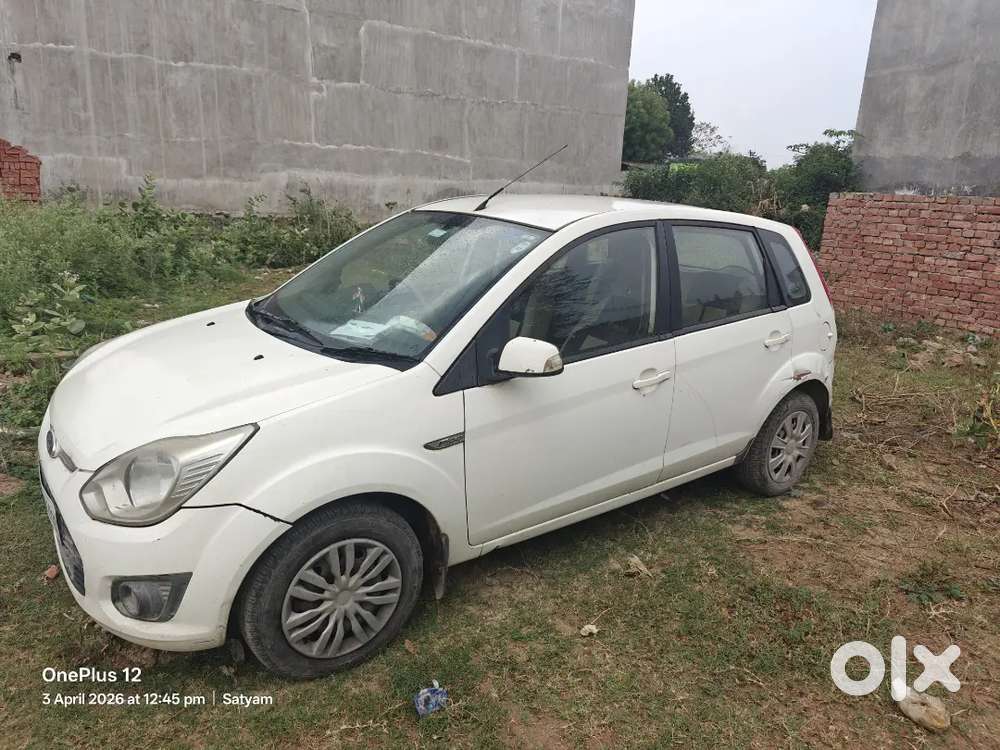 Ford Figo Petrol Zxi 2015 Variant