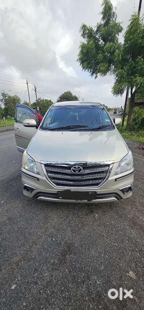 Toyota Innova 2015