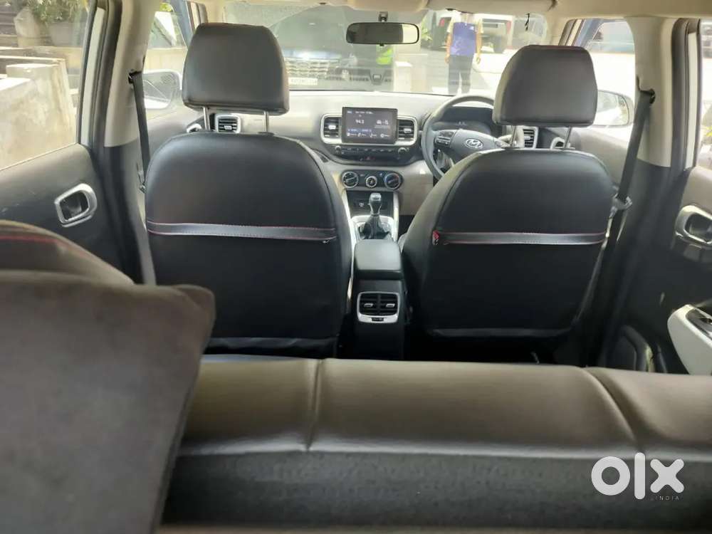 Hyundai Venue 2023 Petrol 33000 Km Driven