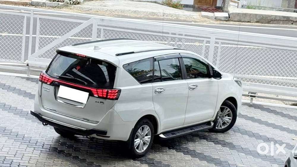 Toyota Innova Crysta, 2016