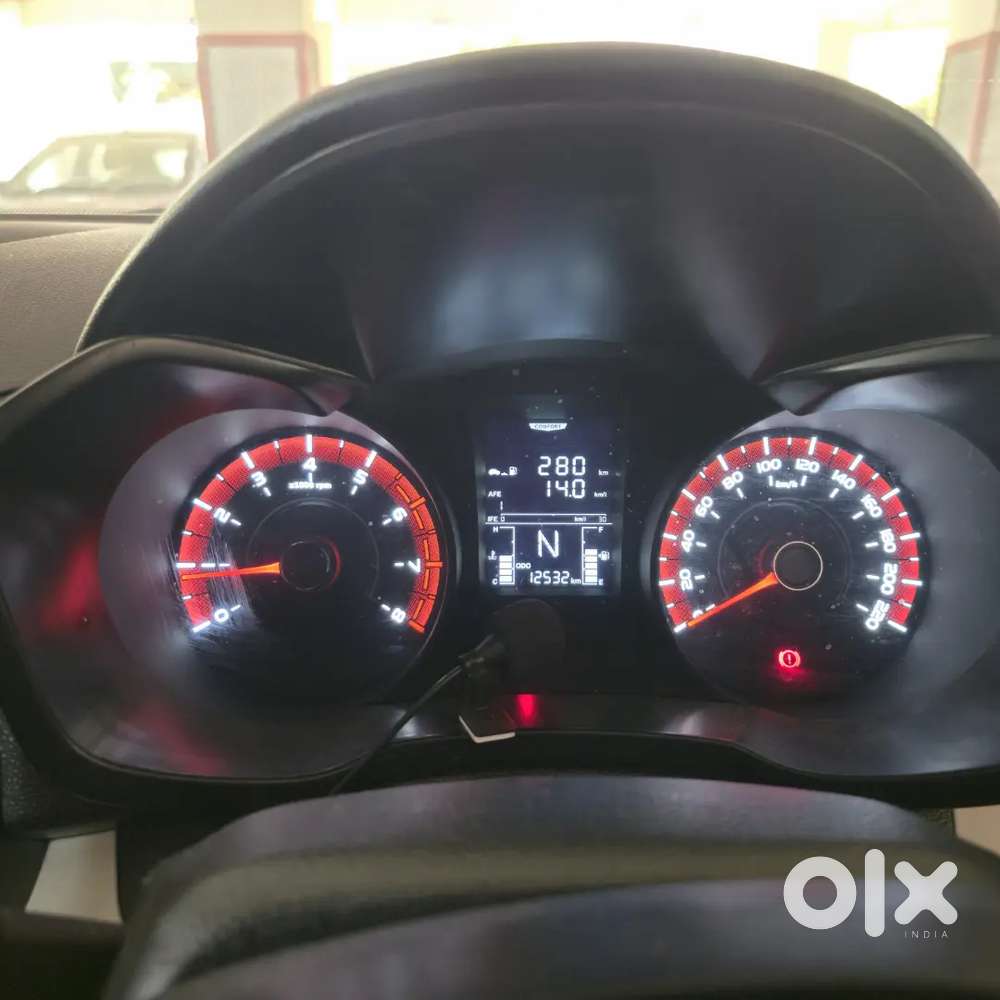 Mahindra Xuv 3xo Mx1 2025 Petrol 12000 Km Driven