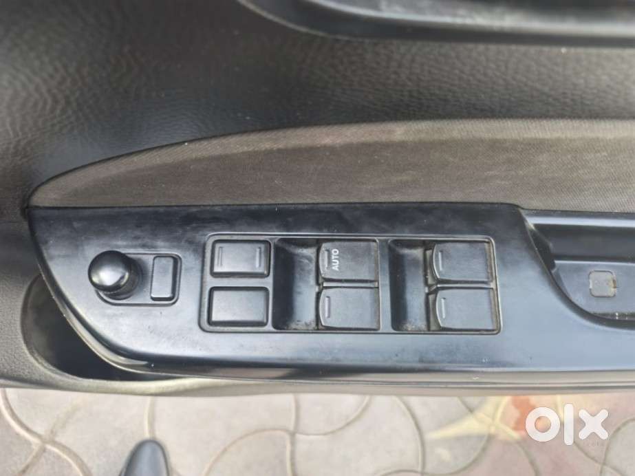 Maruti Suzuki Swift Lxi, 2016, Petrol