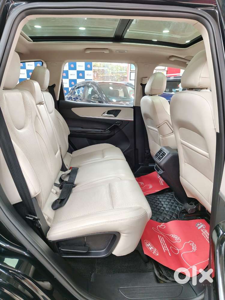 Mahindra Xuv700 2.0 Ax 7 Petrol At Str, 2024, Petrol