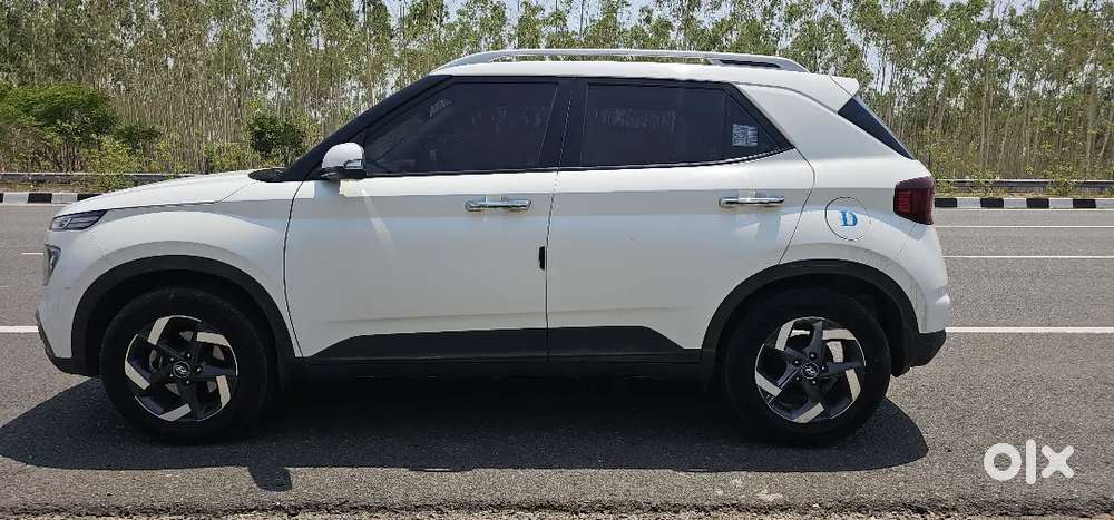 Hyundai Venue 2019 Diesel 180 Km Driven