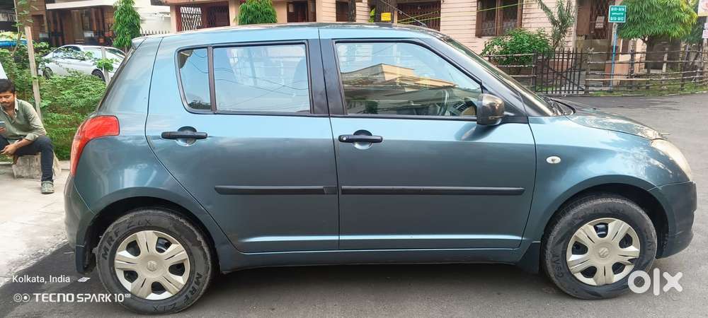 Maruti Suzuki Swift Vxi 1.2 Abs Bs-iv, 2011, Petrol