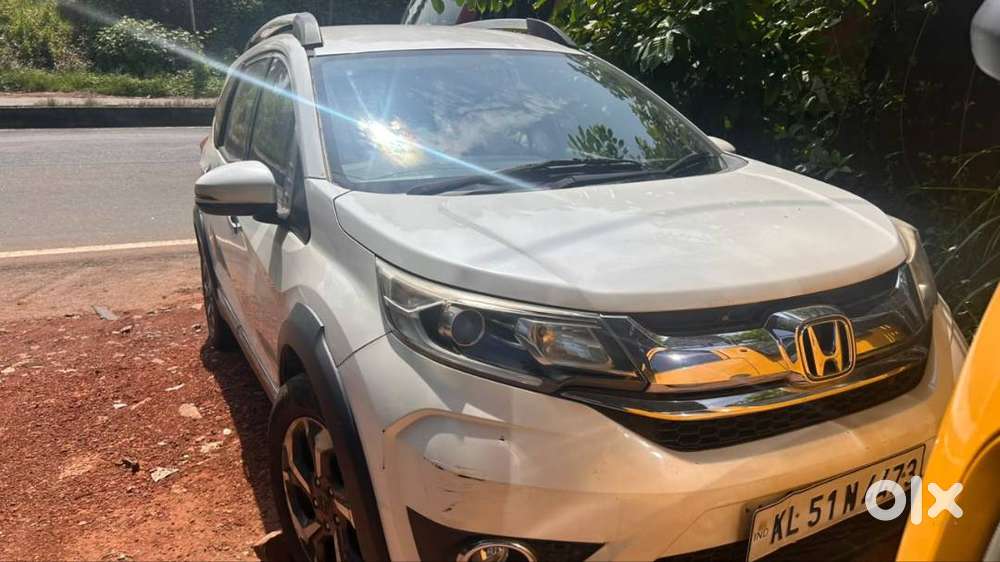 Spacious 7-seater Honda Br-v 2016 Diesel White - Excellent - ₹6l