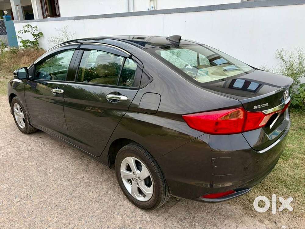 Honda City 4th Gen 1.5 V I-vtec Mt  Golden Brown Metallic
