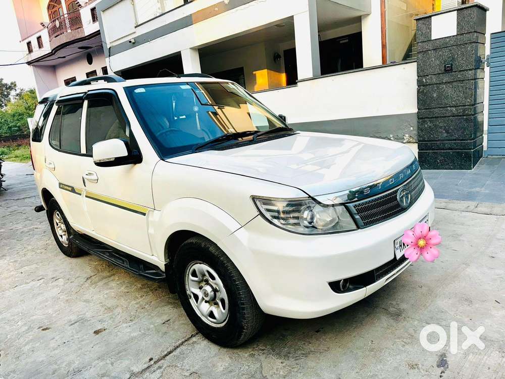 Tata Safari Storme 2012-2015 Explorer Edition, 2015, Diesel