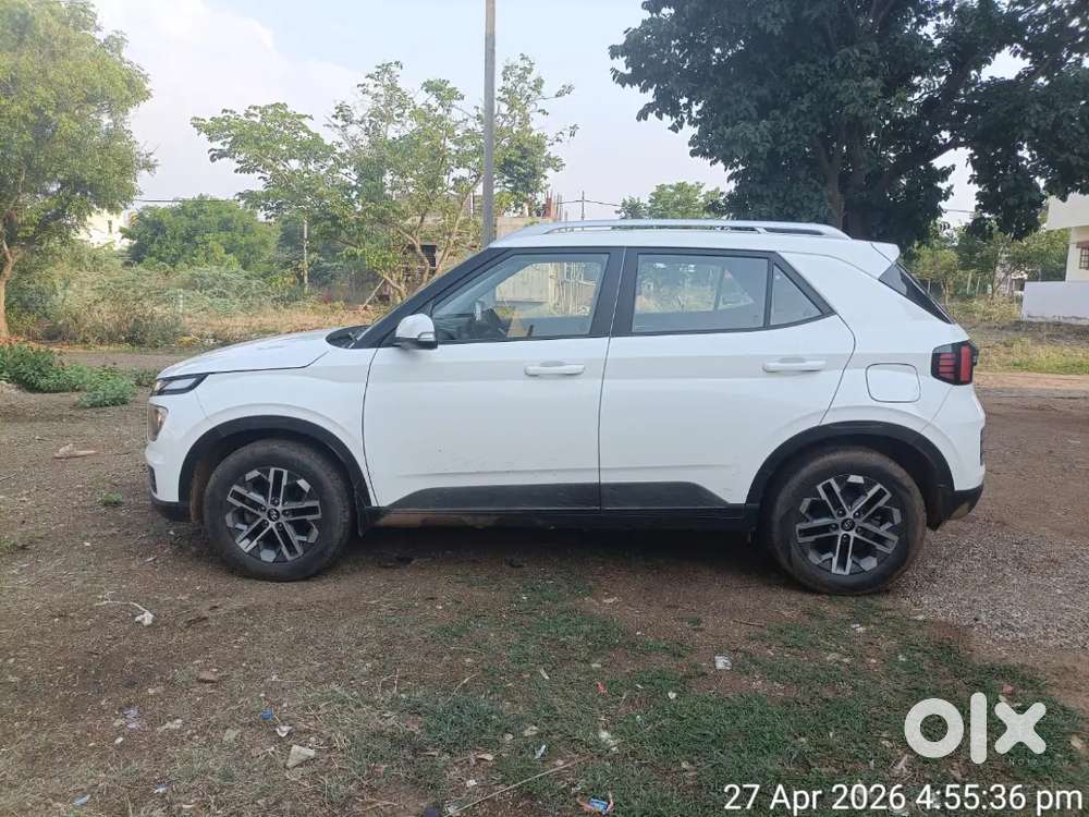 Hyundai Venue 2024 Diesel Well Maintained