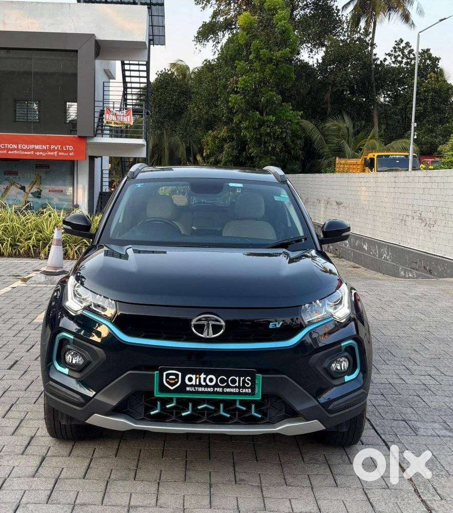 Tata Nexon 1.2 Revotron Xz Plus Luxs Red Dark Edition Amt, 2022, Ele..