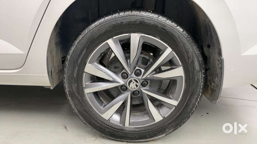 Skoda Slavia Style 1.0l Tsi Mt, 2022, Petrol