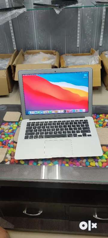 MacBook Air (2014) core i5 4GB Ram 128GB SSD 11 Inch display