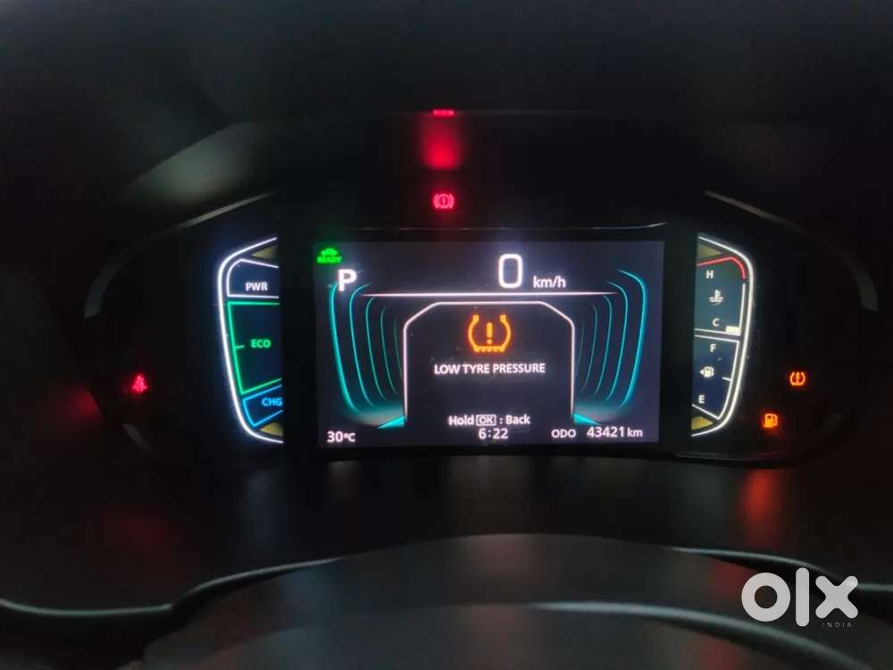 Maruti Suzuki Grand Vitara 1.5 Alpha Plus Intelligent Hybrid Ecvt, 2..