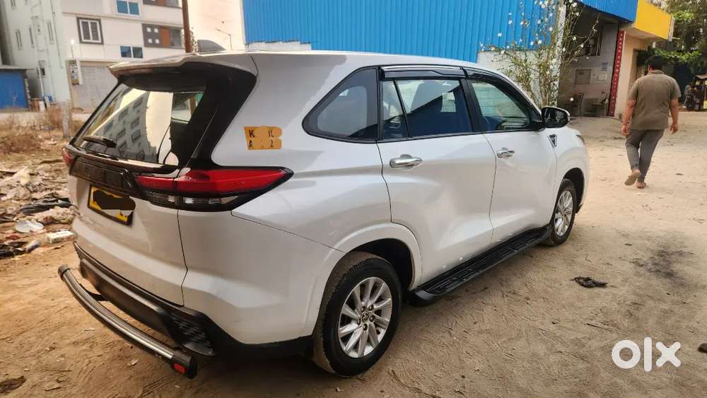 Toyota Innova Hycross 2023 Petrol 70000 Km Driven