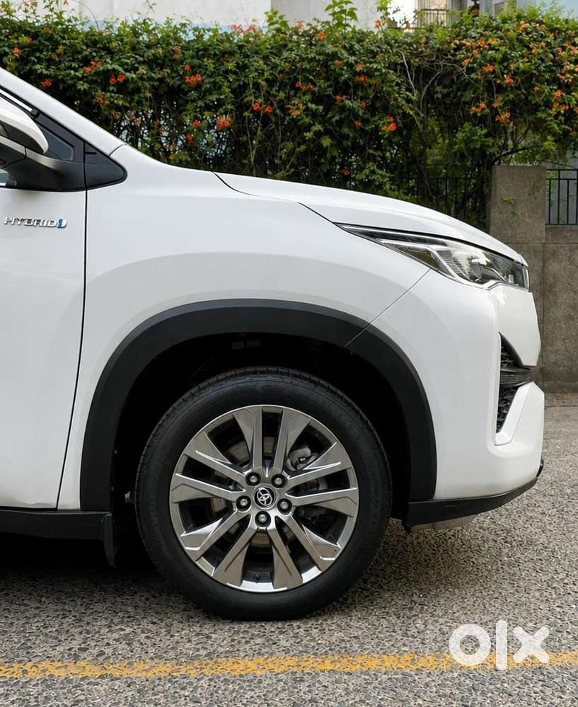 Toyota Innova Hycross 2.0 Zx Hybrid 7 Str, 2024, Petrol