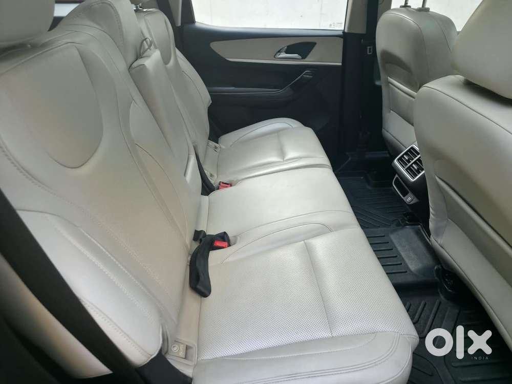 Mahindra Xuv700 Ax7l 6 Str At, 2024, Petrol