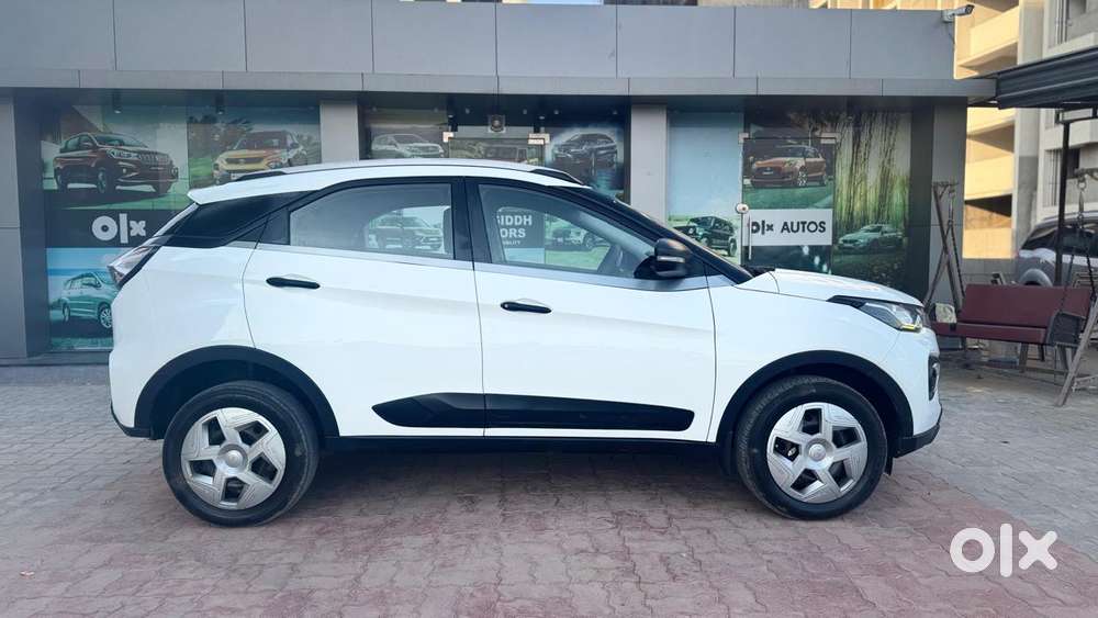 Tata Nexon 1.5 Revotorq Xm (s), 2021, Petrol