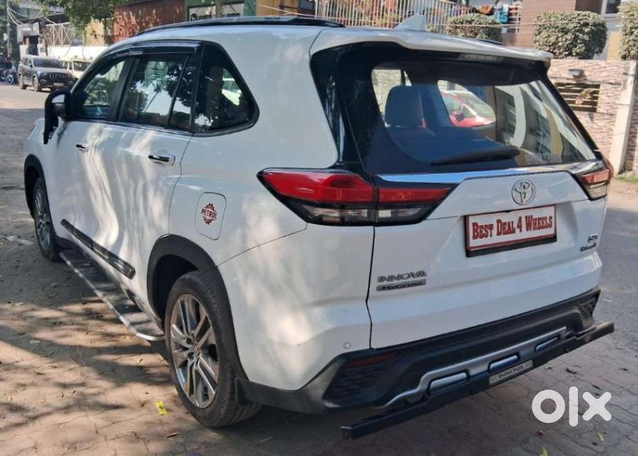 Toyota Innova Hycross 2.0 Zx Hybrid 7 Str, 2023, Petrol