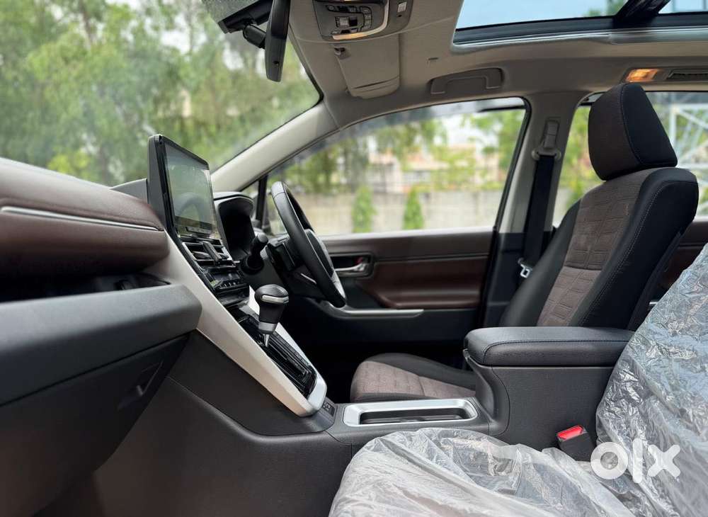 Toyota Innova Hycross 2.0 Vx (o) Hybrid 7 Str, 2025, Petrol