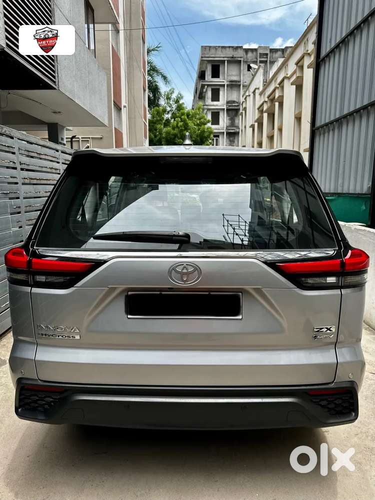 Toyota Innova Hycross 2.0 Zx (o) Hybrid 7 Str, 2025, Petrol