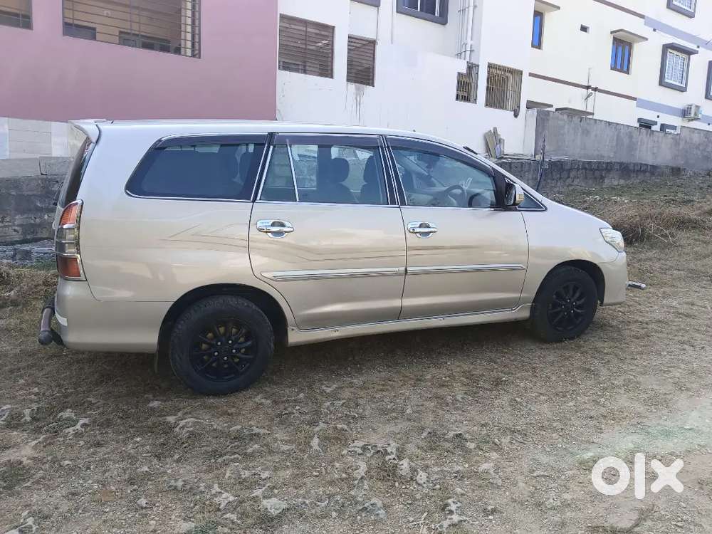 Toyota Innova Petrol 2013 Km Driven