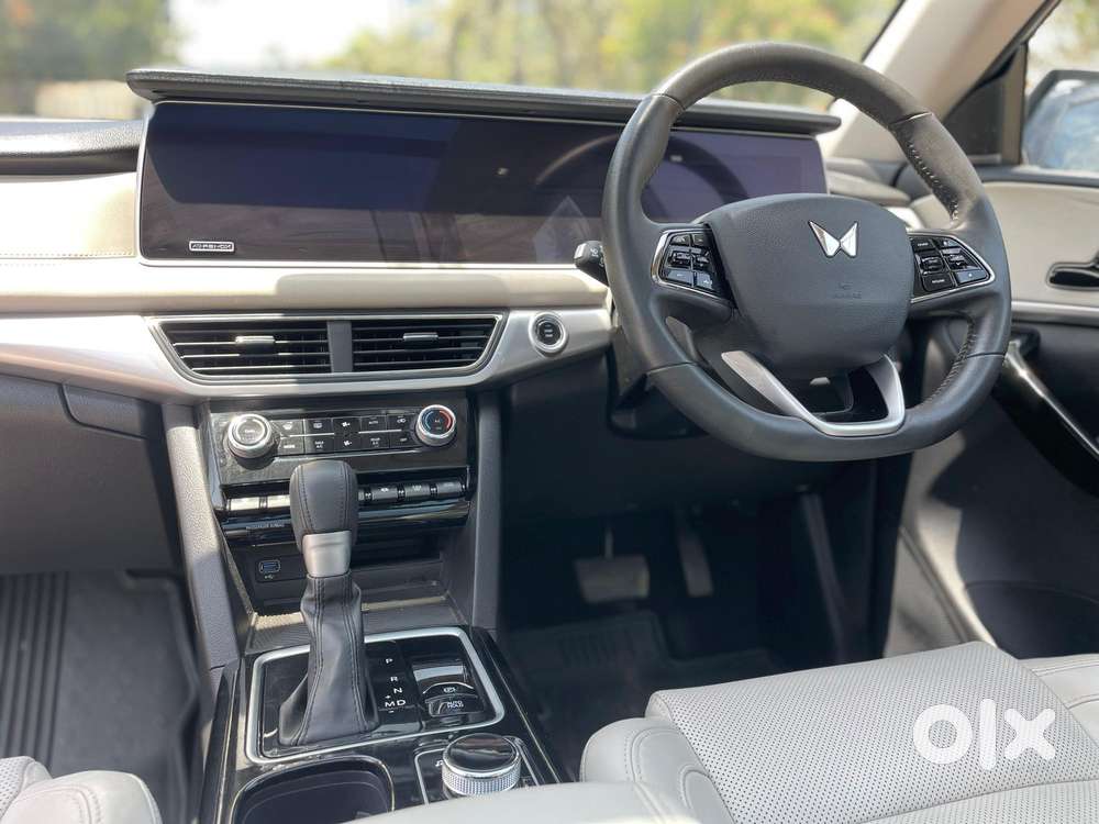 Mahindra Xuv700 2.2 Ax 7 Diesel At Luxury Pack Str, 2025, Diesel