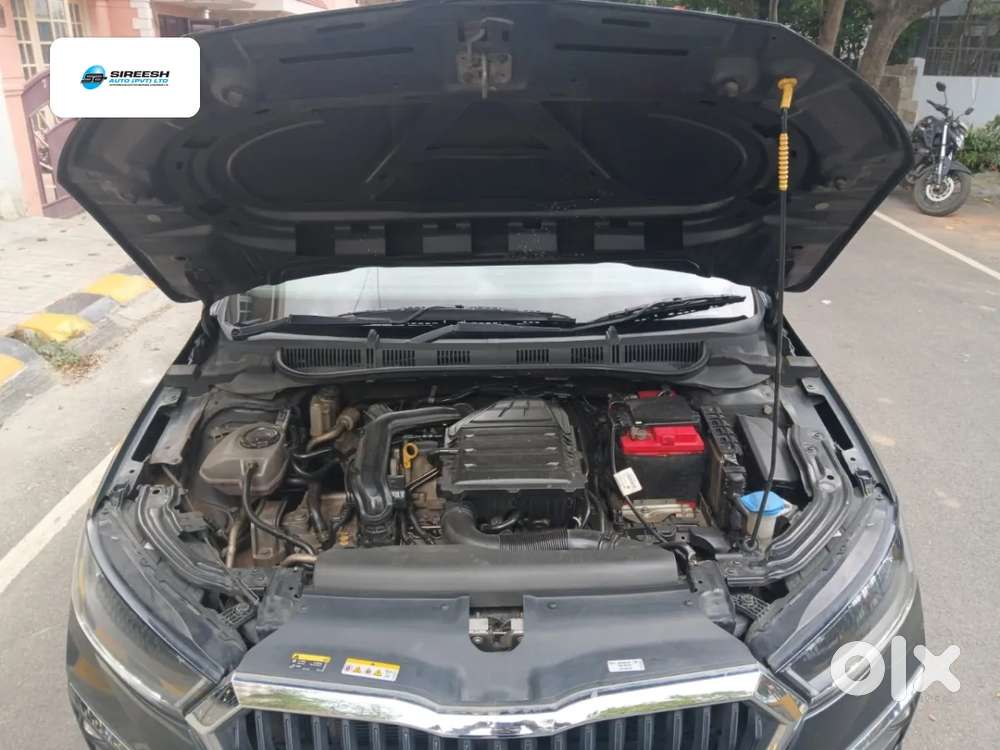 Skoda Slavia Ambition 1.0l Tsi At, 2022, Petrol