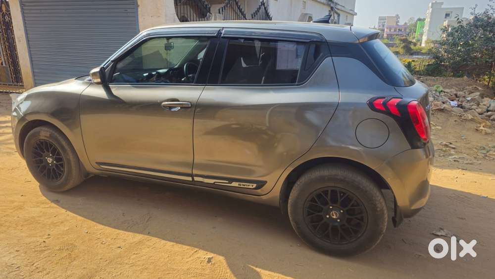 Maruti Suzuki Swift Vxi + Manual, 2022, Petrol