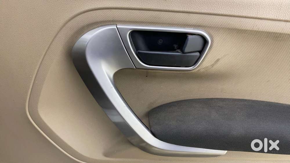 Mahindra Tuv 300 T10, 2019, Diesel