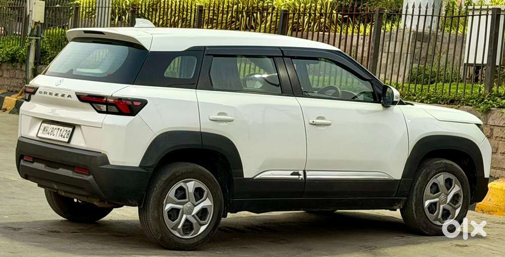 Maruti Suzuki Brezza 1.5 Vxi Smart Hybrid, 2023, Petrol