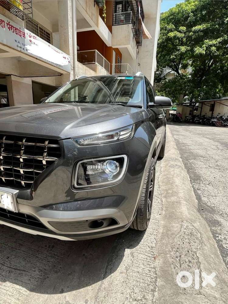 Hyundai Venue 2022 Petrol 25800 Km Driven