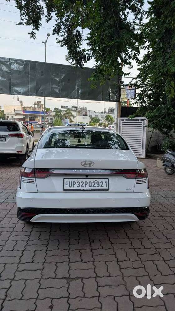 Hyundai Verna 1.5 Mpi Mt Sx (o), 2024, Petrol