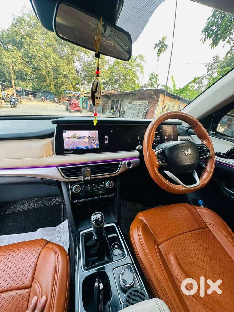 Mahindra Xuv700 Ax7l Manual /diesel 2022 / 1st Owner/ Only 56000