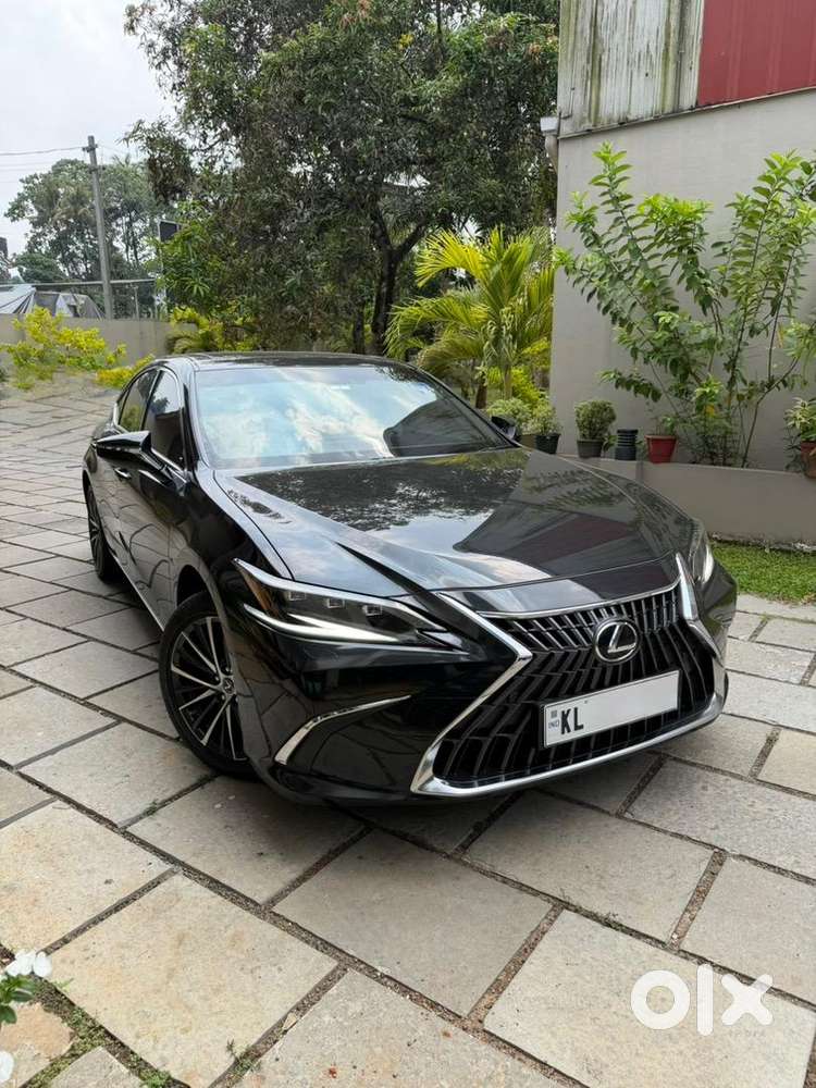 Lexus Es 2023 Petrol 14000 Km Driven