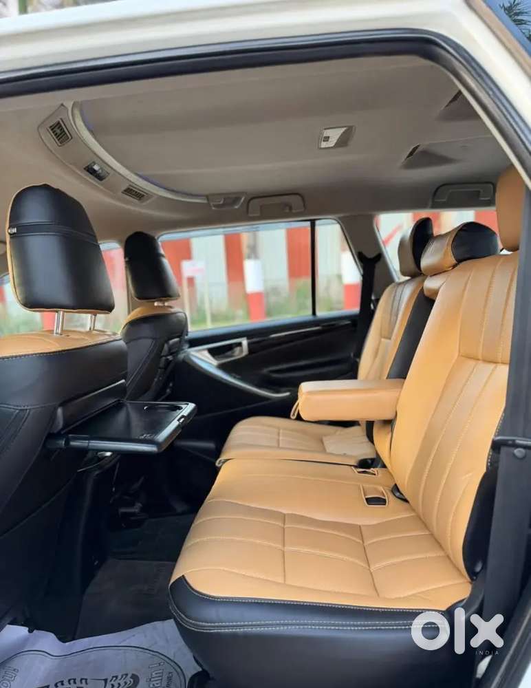 Toyota Innova Crysta 2.4 V 2016