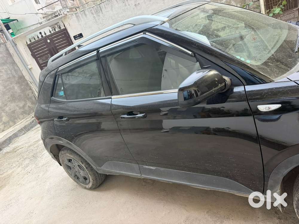 Hyundai Venue Petrol Manual 2024