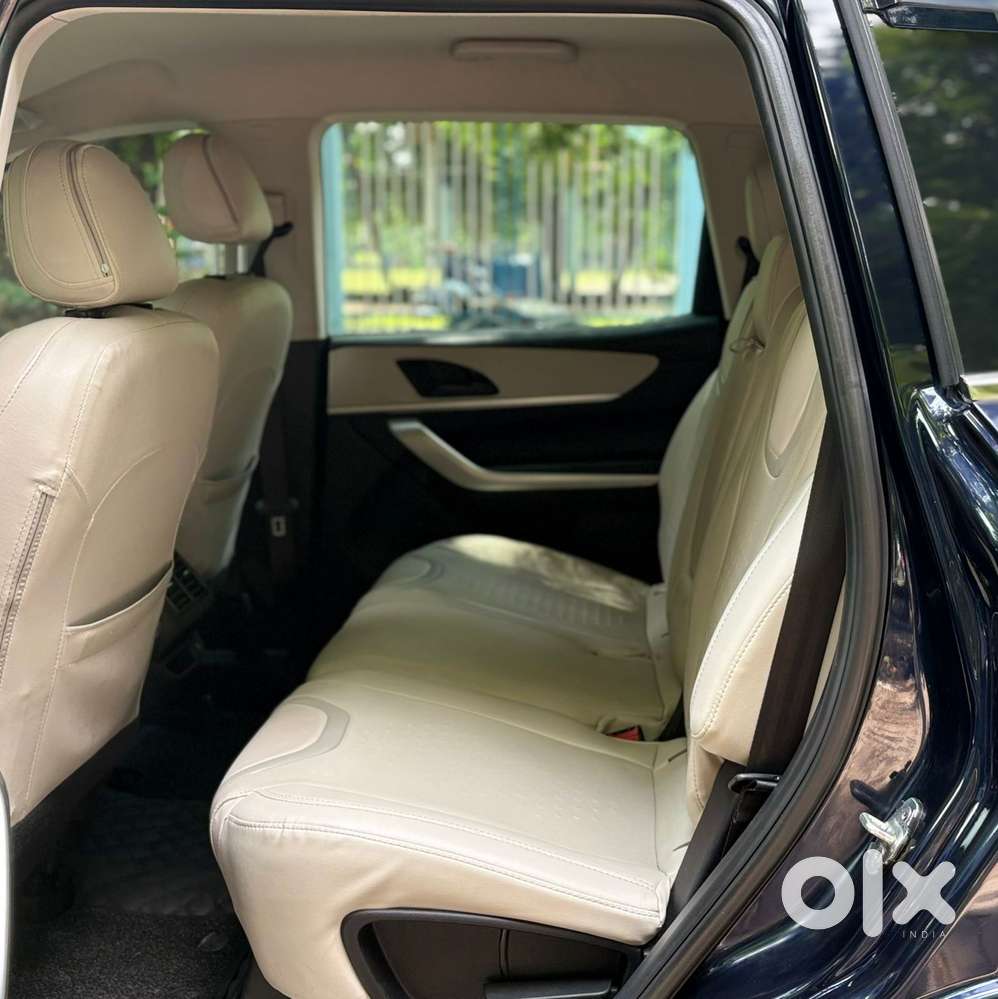 Mahindra Xuv700, 2025, Petrol