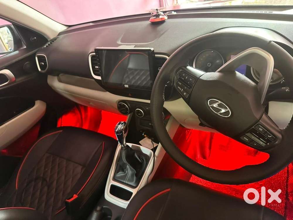Hyundai Venue Facelift 2022 Petrol 14500 Km Driven