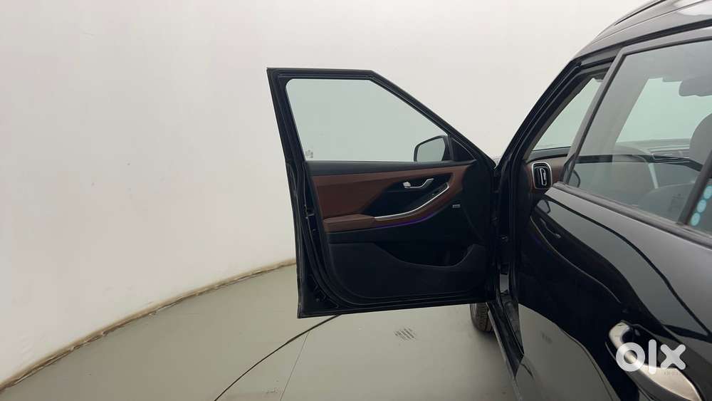 Hyundai Alcazar Platinum 7 Str 1.5 Turbo Petrol Adventure, 2023, Pet..
