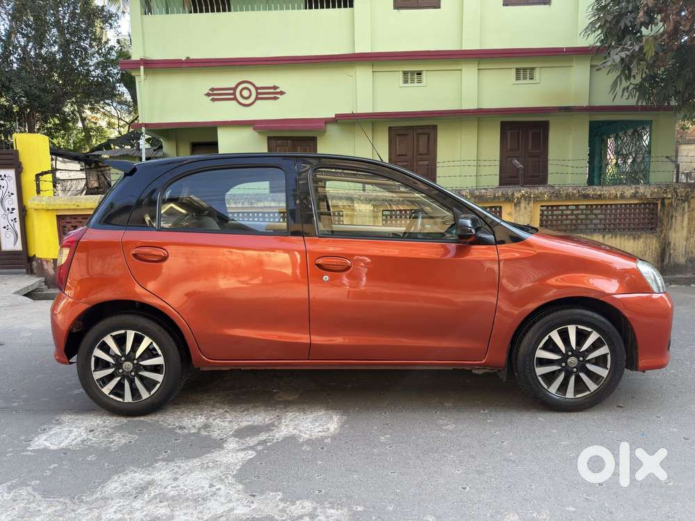 Toyota Etios Liva V Dual Tone, 2018, Petrol