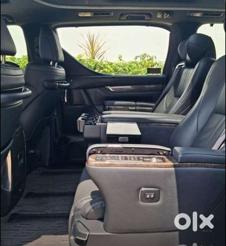 Toyota Vellfire 2.5 Executive Lounge, 2021, Petrol