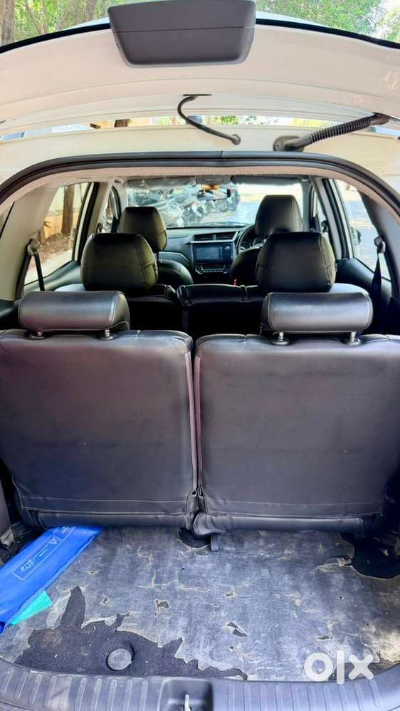 Honda Br-v: Pearl White-7 Seater-2019-autot-top Condition-fully Loaded