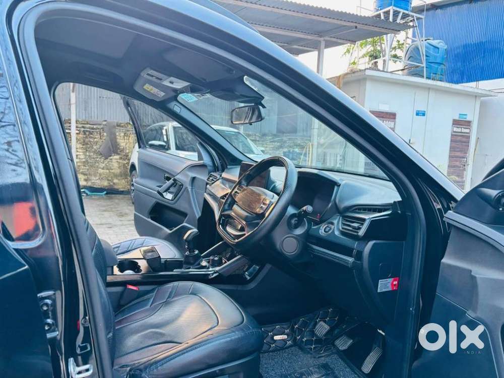 Tata Safari Pure Plus S Dark Edition, 2025, Diesel