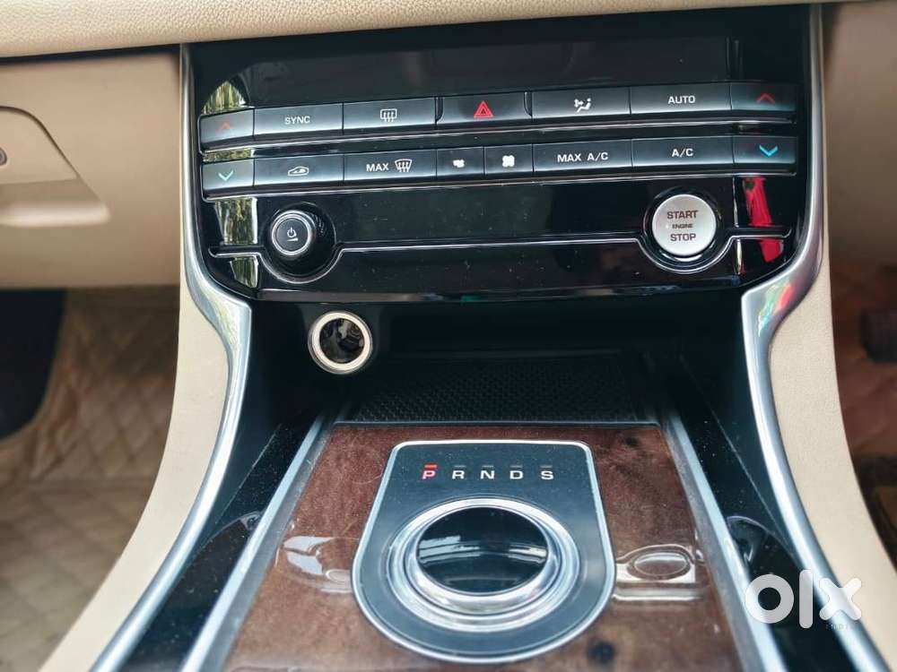 Jaguar Xf 2017 Diesel 75000 Km Driven