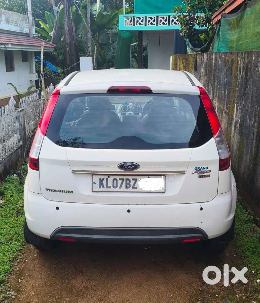 Ford Figo  1.2 Petrol Zxi 2013