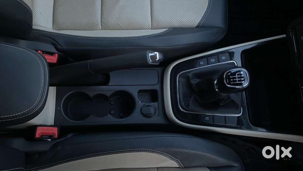 Skoda Slavia Style 1.0l Tsi Mt, 2023, Petrol