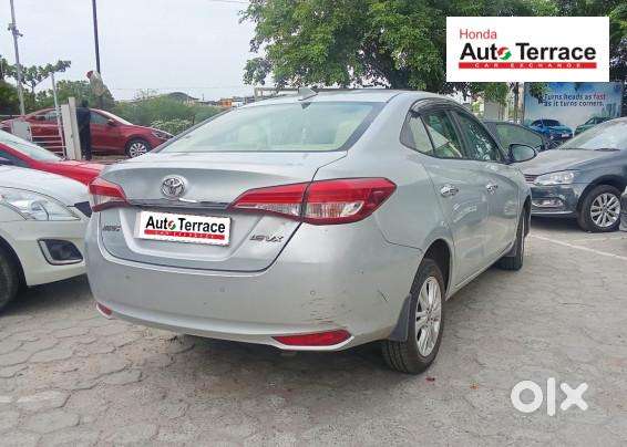 Toyota Yaris V Cvt, 2018, Petrol